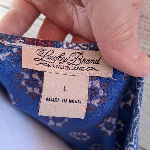 Lucky Brand top size Large, blue an white - Picture 10 of 11